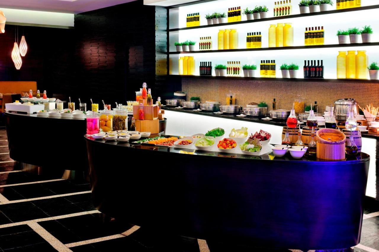 شقق ماريوت الفندقية , الجداف دبي المظهر الخارجي الصورة A buffet at a hotel