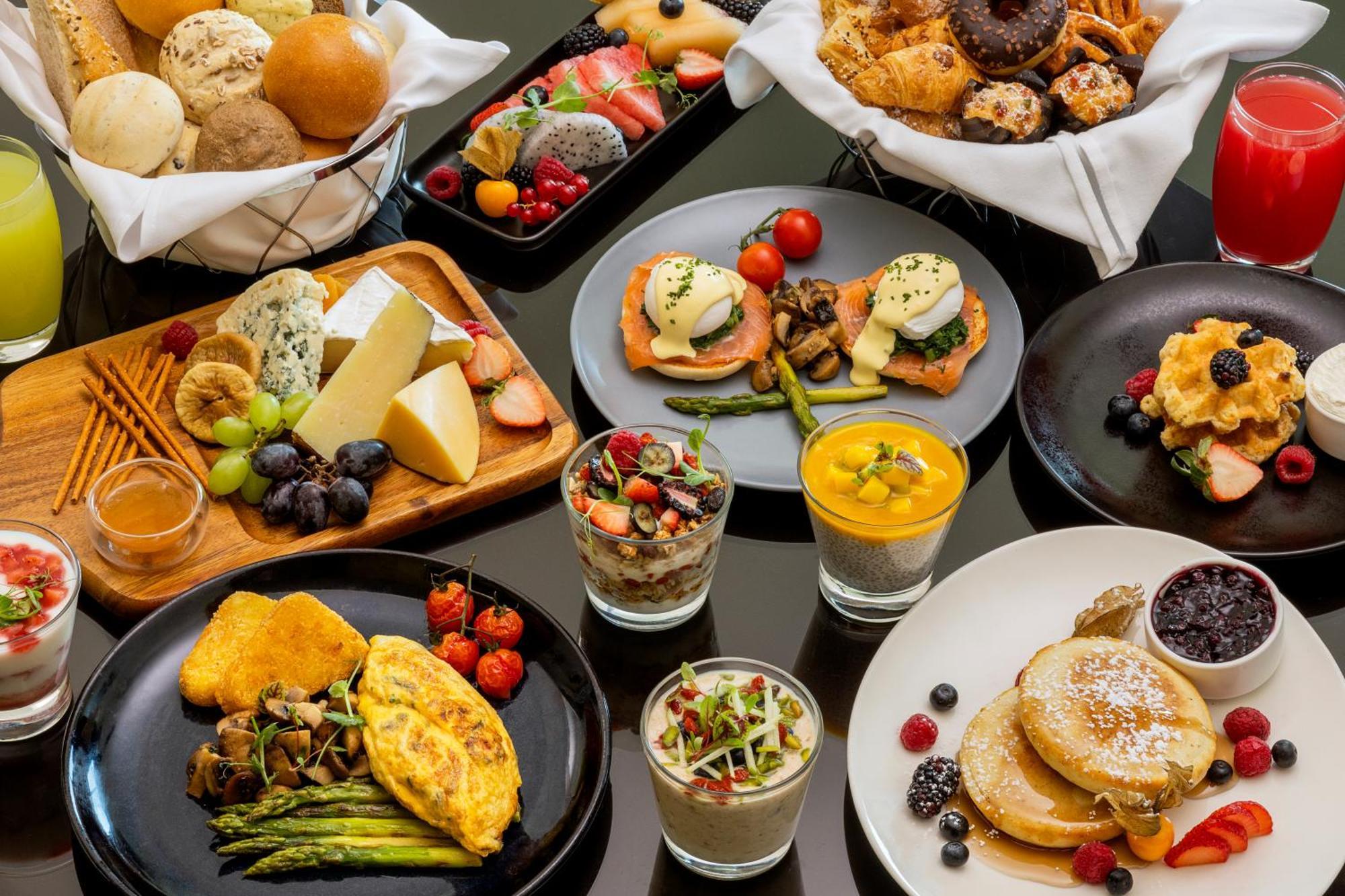 شقق ماريوت الفندقية , الجداف دبي المظهر الخارجي الصورة A selection of breakfast items