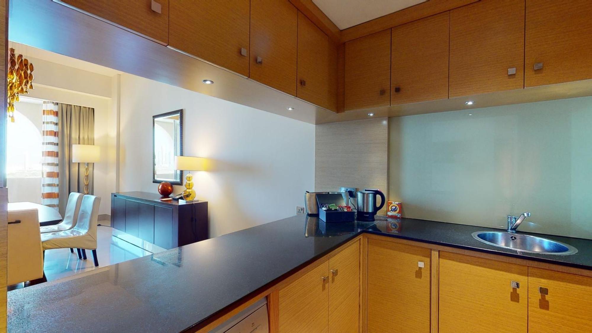 شقق ماريوت الفندقية , الجداف دبي الغرفة الصورة A typical kitchen in a serviced apartment