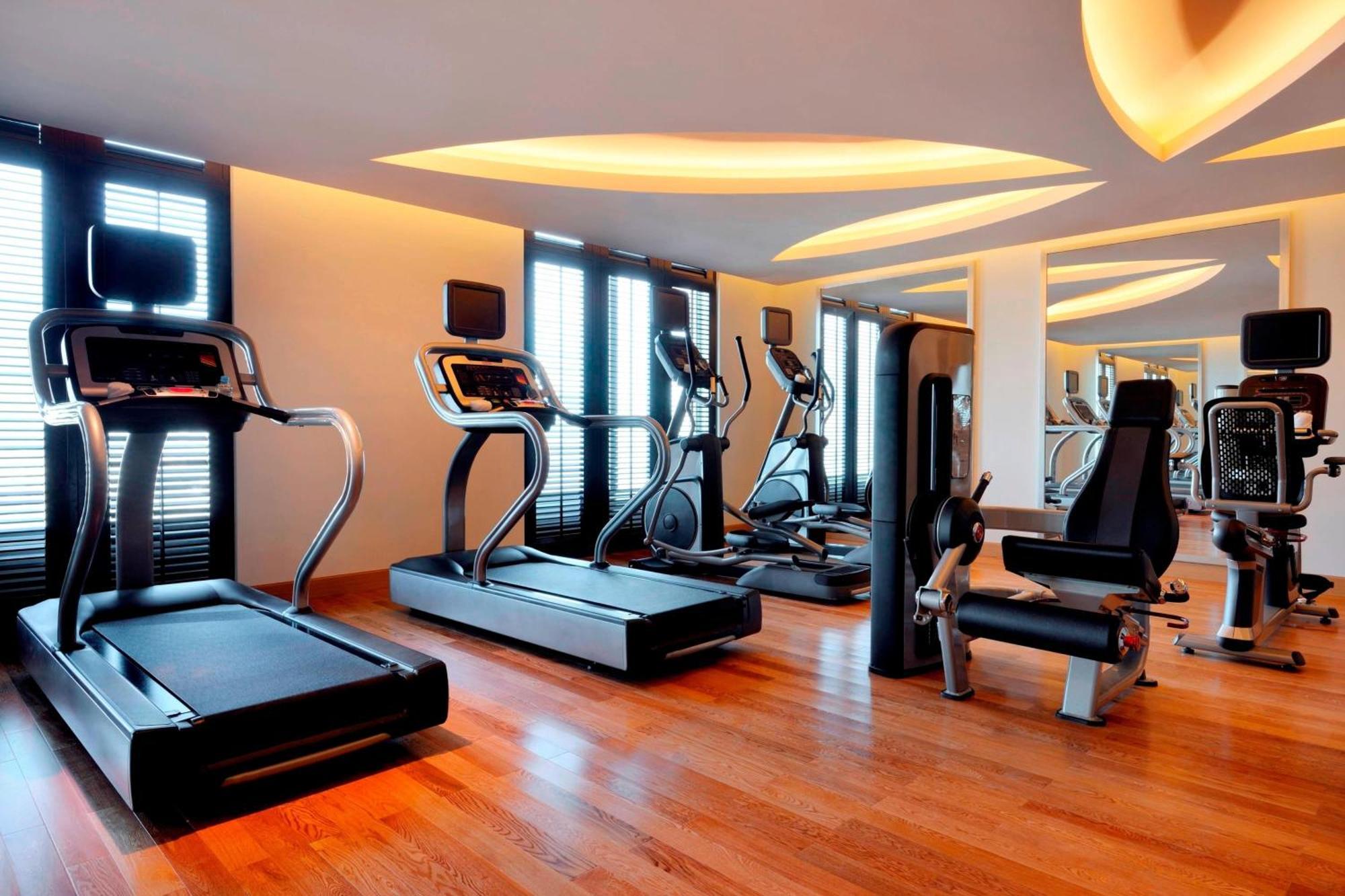 شقق ماريوت الفندقية , الجداف دبي المظهر الخارجي الصورة The gym at the W Hotel in Dubai