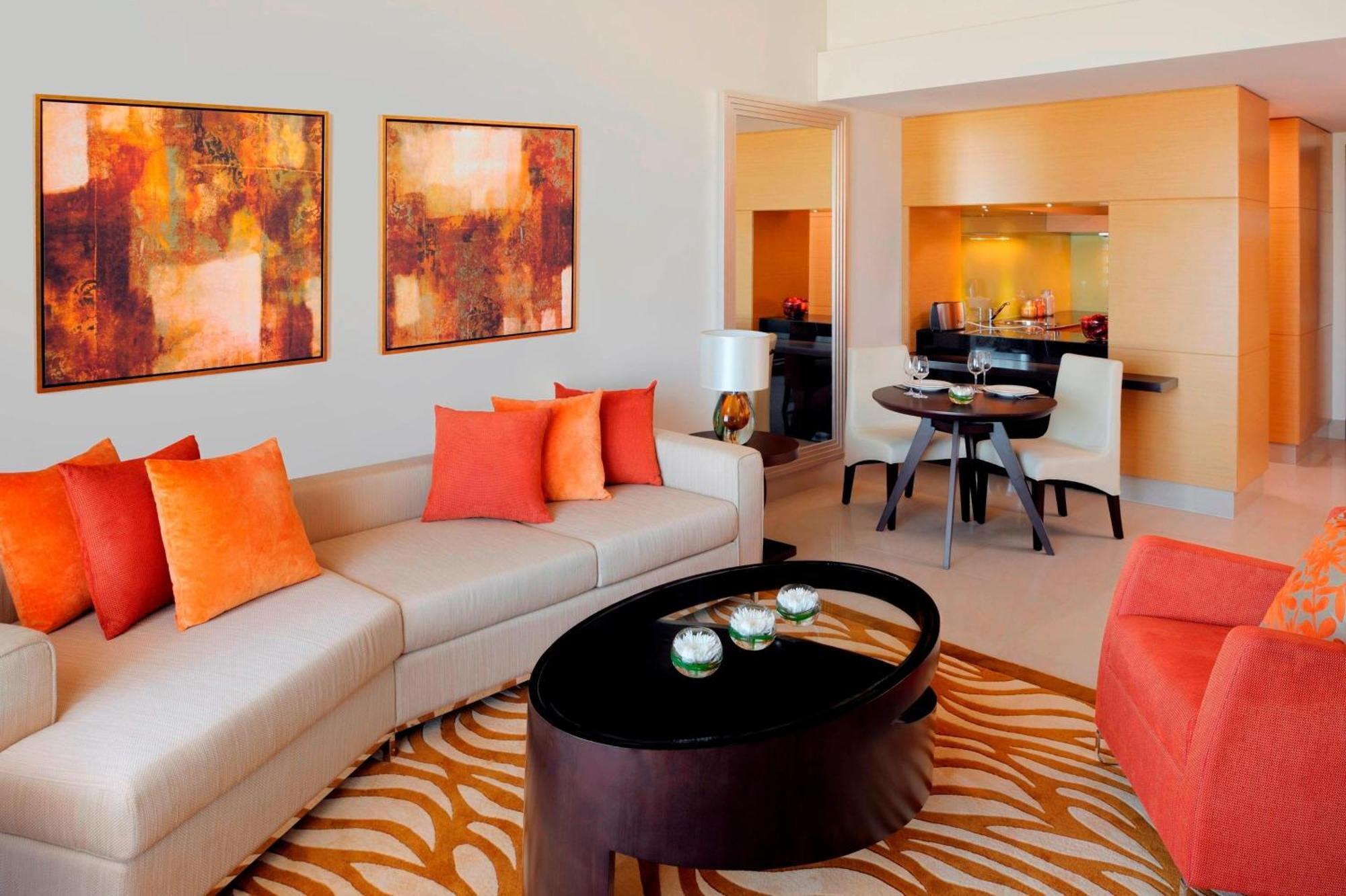 شقق ماريوت الفندقية , الجداف دبي المظهر الخارجي الصورة A living room at the Taj Bengal