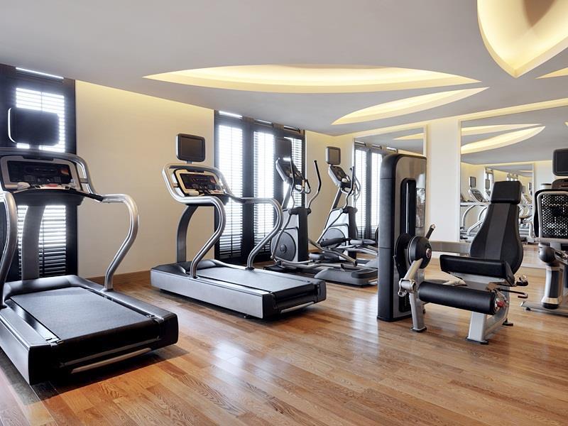 شقق ماريوت الفندقية , الجداف دبي المظهر الخارجي الصورة The gym at the hotel