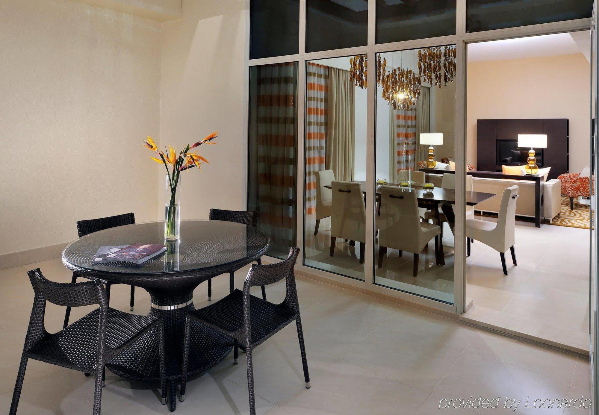 شقق ماريوت الفندقية , الجداف دبي المظهر الخارجي الصورة A dining room