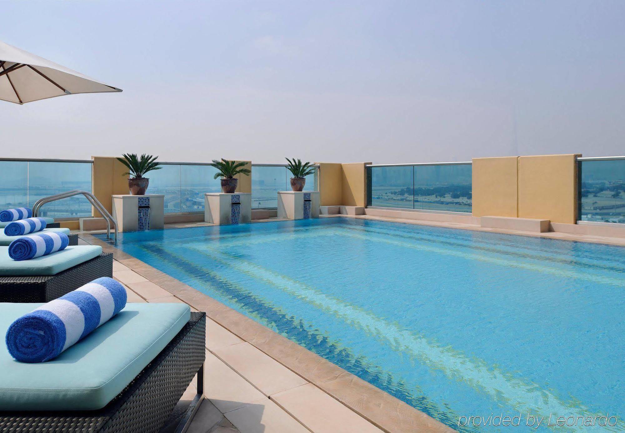 شقق ماريوت الفندقية , الجداف دبي المظهر الخارجي الصورة Rooftop pool